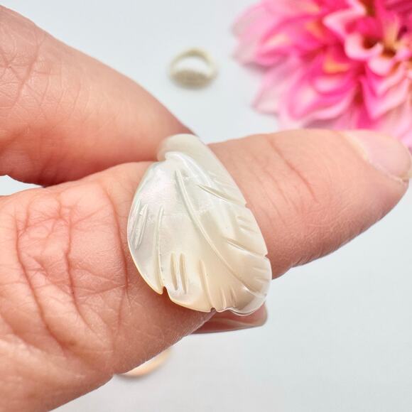 Carved Mother Of Pearl MOP Ring Lot Beachy Tropical Vacation Beach Wedding 4 Pcs - Picture 5 of 13
